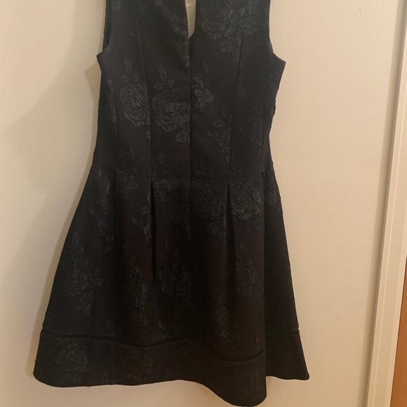 Taylor - Black Floral V Neck Line Dress - Picture 5 of 7